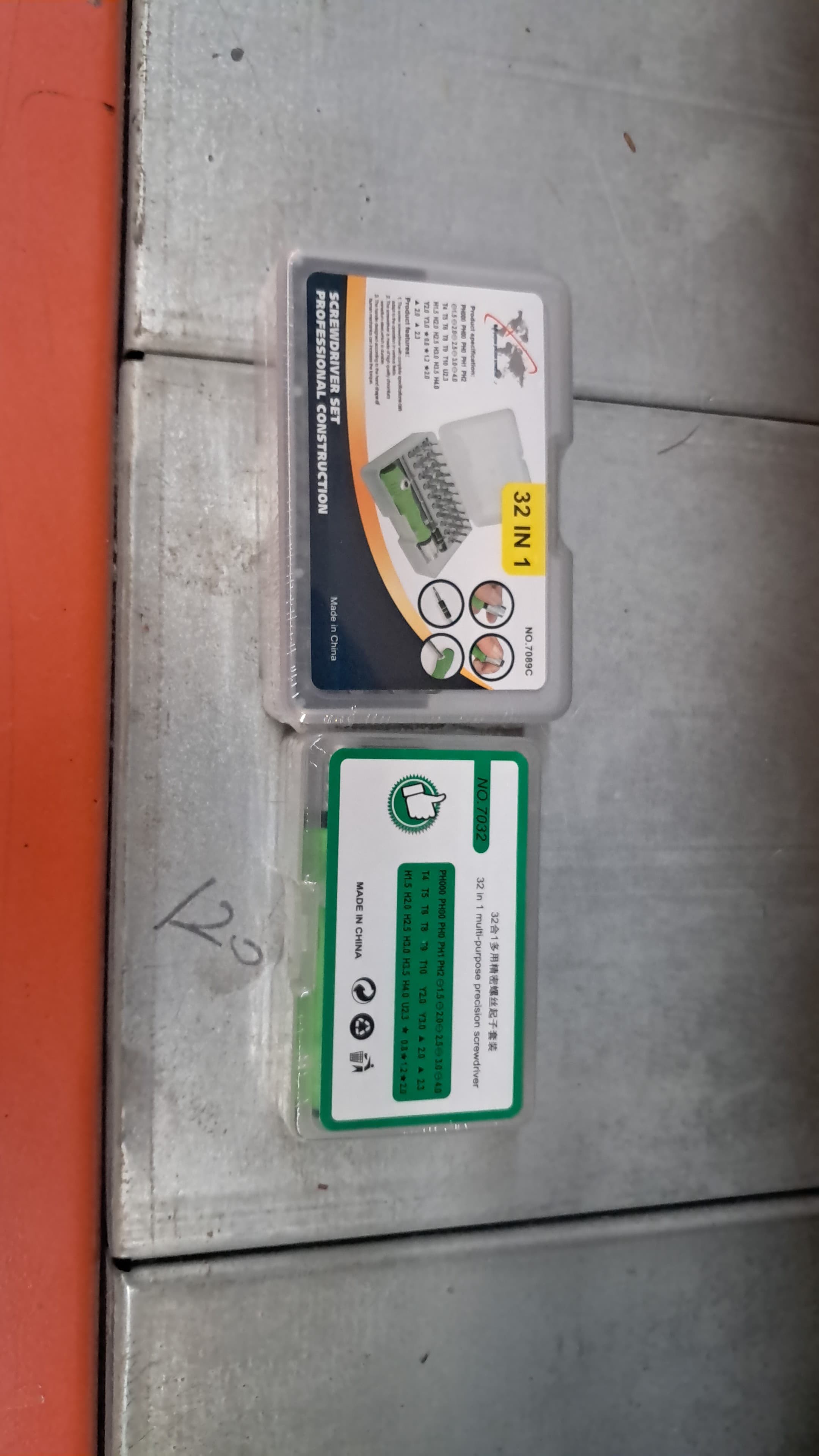 32 in 1 Mini Screwdriver Bits Set with Magnetic Flexible Extension Rod 32 in 1 Mini Screwdriver Bits Set with Magnetic Flexible Extension Rod